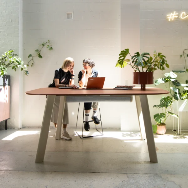 Oblong Workstation and Table System4 Oblong Workstation and Table System